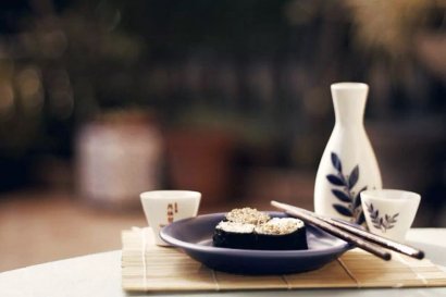 酒要滿茶要淺，深深淺淺都是人生悲歡