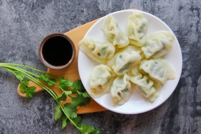  餃子煮著吃，人生熬著過(guò)